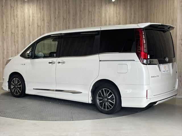 TOYOTA ESQUIRE HYBRID 2018