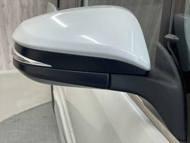 TOYOTA ESQUIRE HYBRID 2018