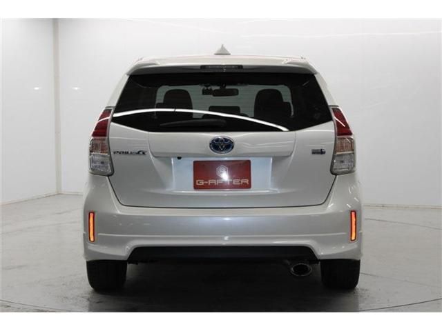 TOYOTA PRIUS Alpha 2015