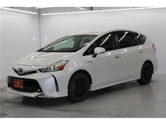 TOYOTA PRIUS Alpha 2015