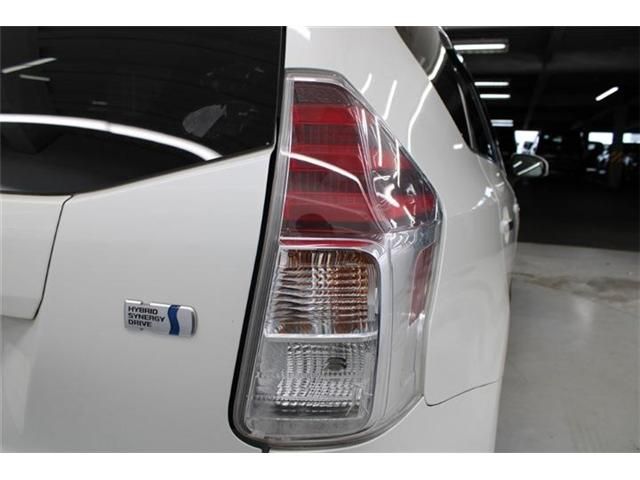 TOYOTA PRIUS Alpha 2015