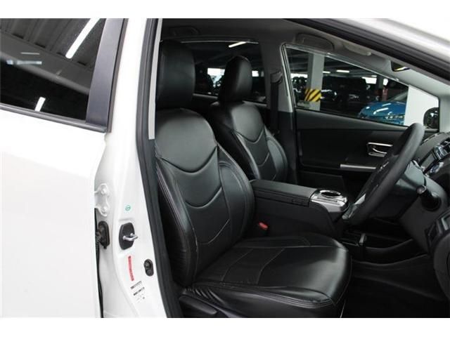 TOYOTA PRIUS Alpha 2015