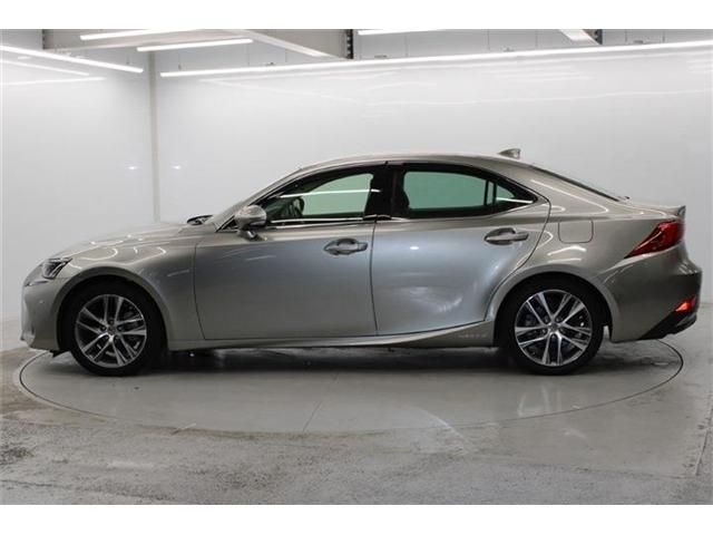 TOYOTA LEXUS IS300h 2019