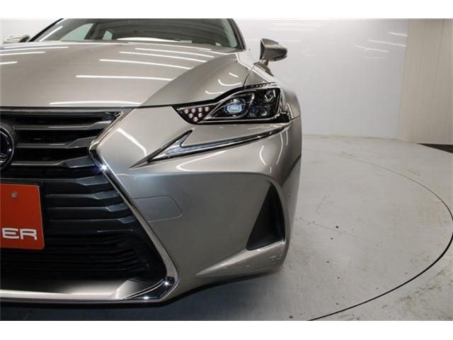 TOYOTA LEXUS IS300h 2019