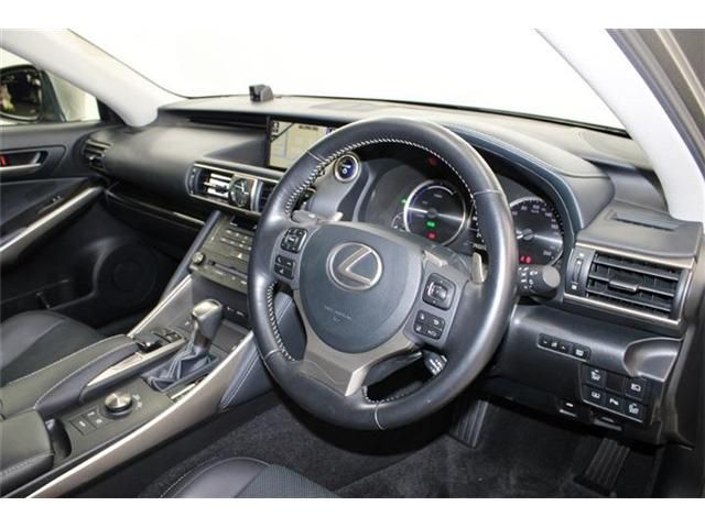 TOYOTA LEXUS IS300h 2019