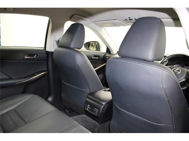 TOYOTA LEXUS IS300h 2019