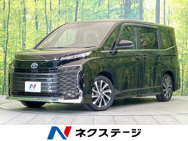 TOYOTA VOXY HYBRID 2023