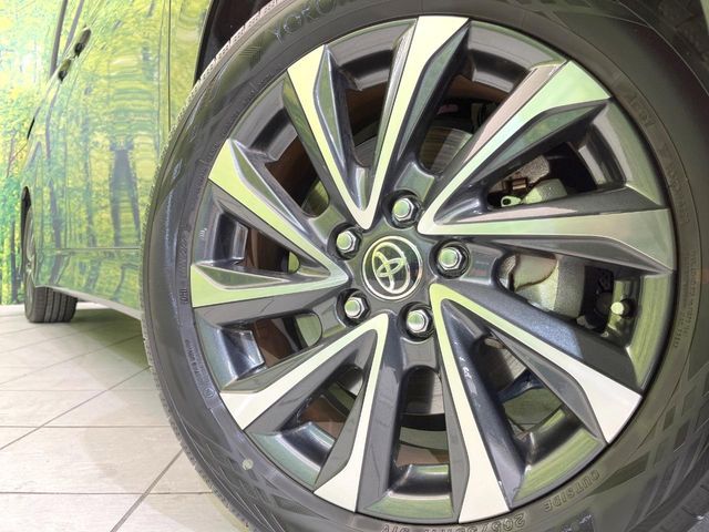 TOYOTA VOXY HYBRID 2023