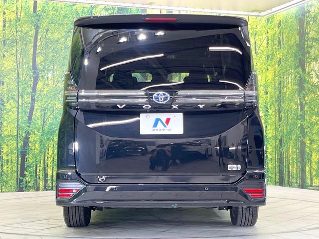 TOYOTA VOXY HYBRID 2023