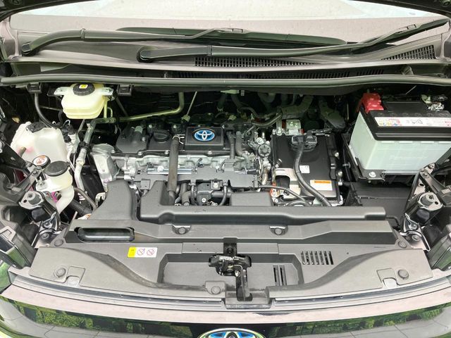 TOYOTA VOXY HYBRID 2023