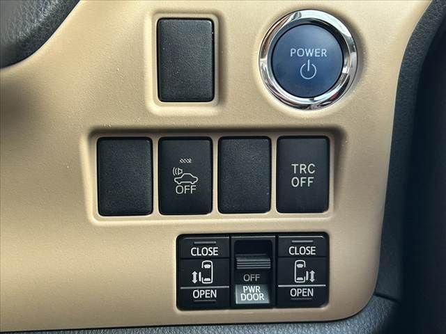 TOYOTA NOAH HYBRID 2014