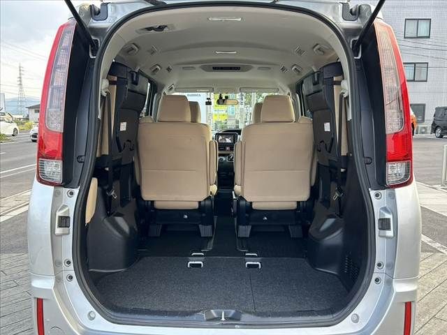 TOYOTA NOAH HYBRID 2014