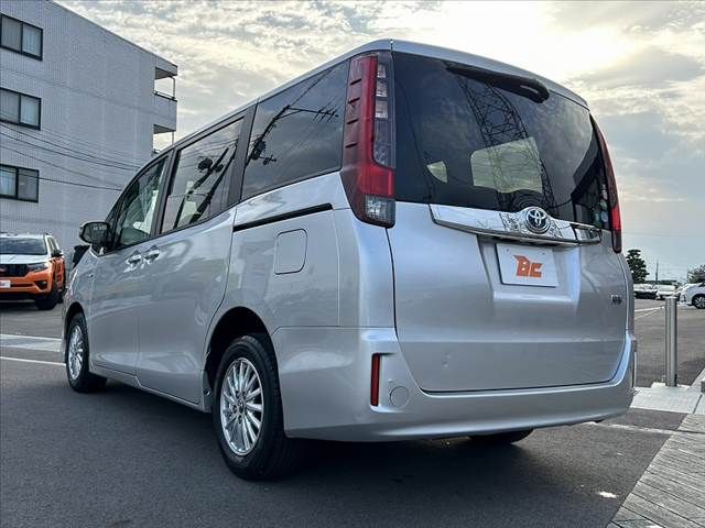 TOYOTA NOAH HYBRID 2014
