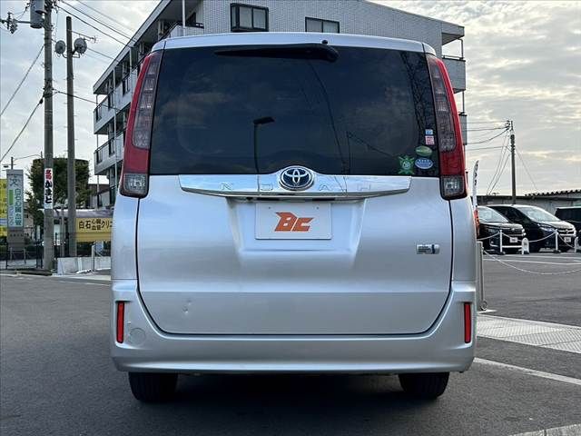 TOYOTA NOAH HYBRID 2014