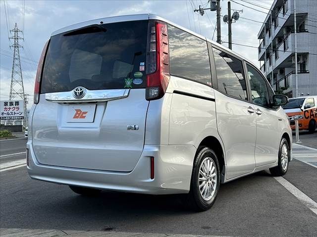 TOYOTA NOAH HYBRID 2014