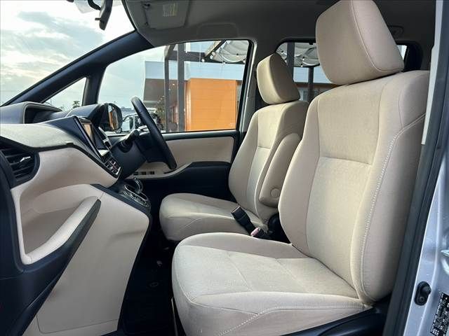 TOYOTA NOAH HYBRID 2014