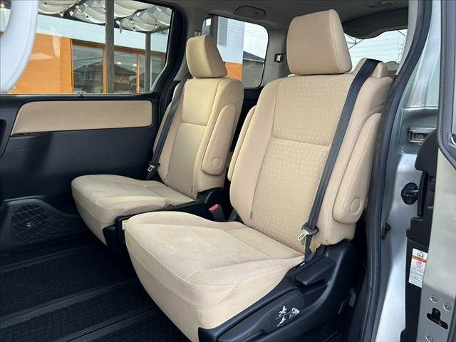 TOYOTA NOAH HYBRID 2014