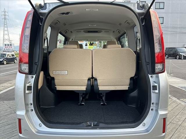 TOYOTA NOAH HYBRID 2014