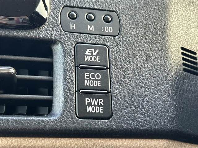 TOYOTA NOAH HYBRID 2014