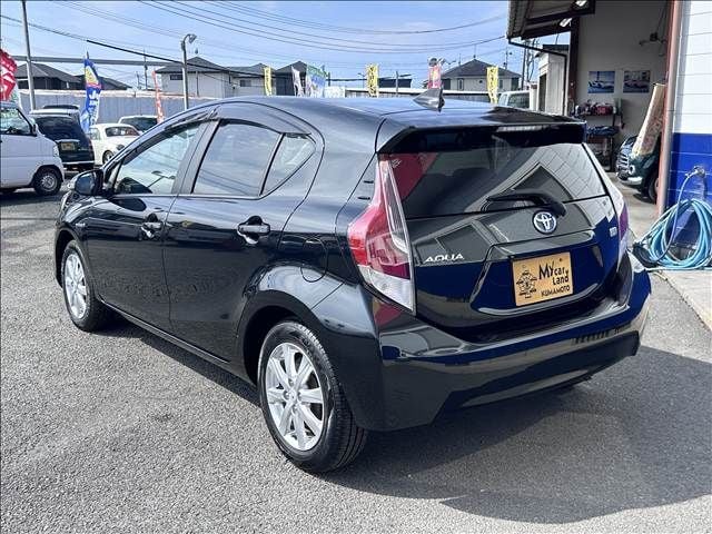 TOYOTA AQUA 2016