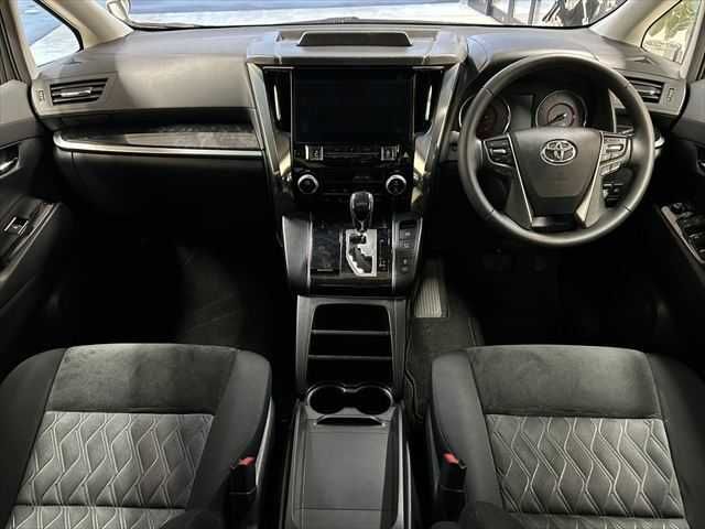 TOYOTA ALPHARD 2018