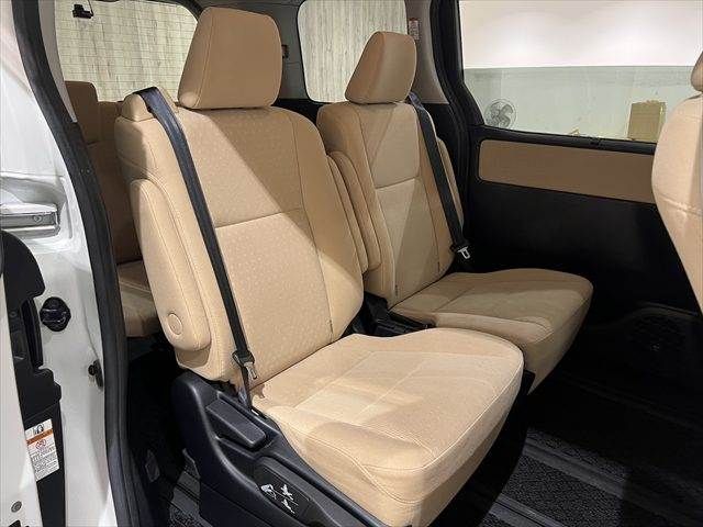 TOYOTA NOAH HYBRID 2015