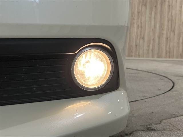 TOYOTA NOAH HYBRID 2015