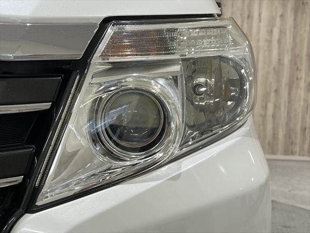 TOYOTA NOAH HYBRID 2015