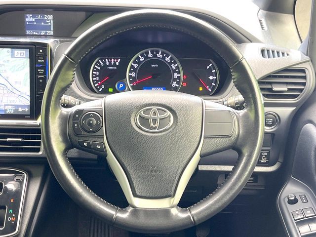 TOYOTA VOXY 2014