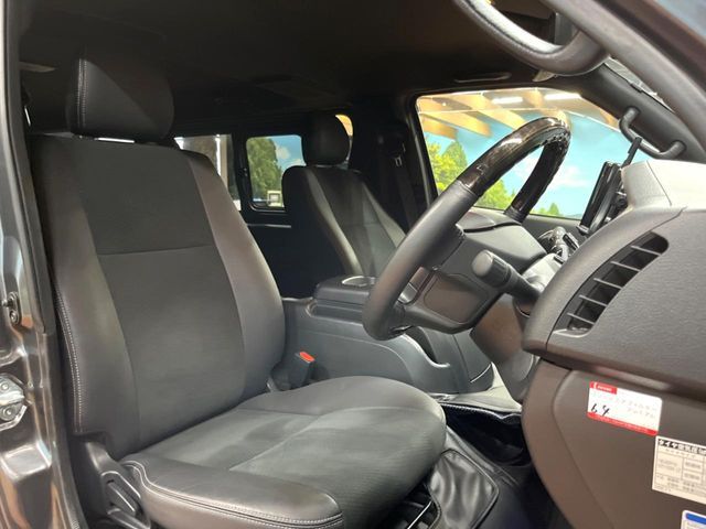 TOYOTA HIACE van 4WD 2021