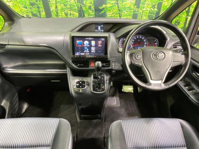 TOYOTA VOXY 2015