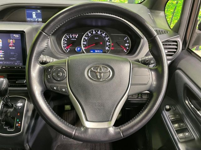 TOYOTA VOXY 2015
