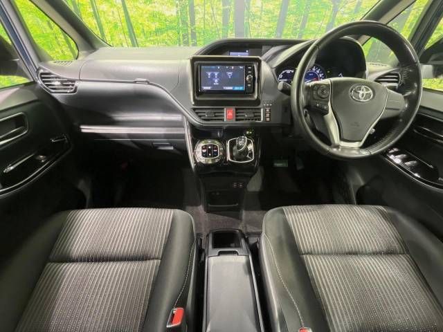 TOYOTA NOAH HYBRID 2017