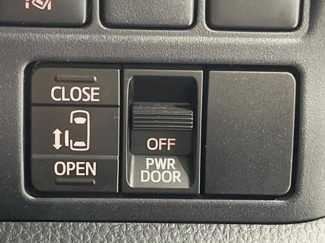 TOYOTA NOAH HYBRID 2017