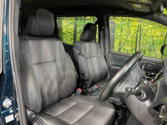 TOYOTA NOAH HYBRID 2017