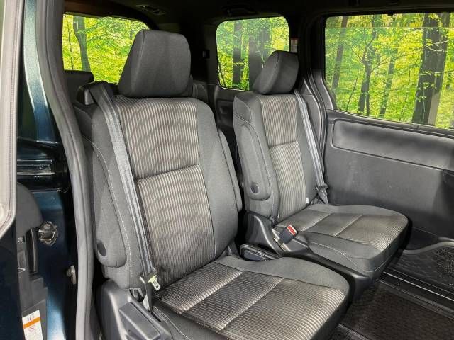 TOYOTA NOAH HYBRID 2017