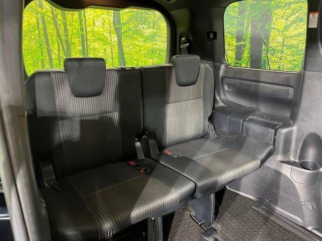 TOYOTA NOAH HYBRID 2017