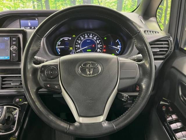 TOYOTA NOAH HYBRID 2017