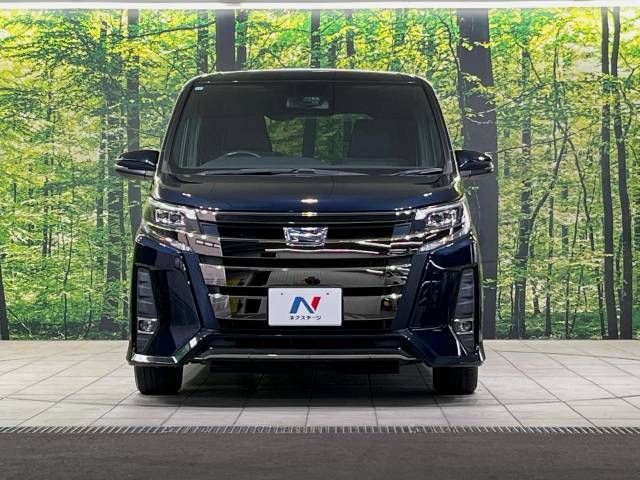 TOYOTA NOAH HYBRID 2017