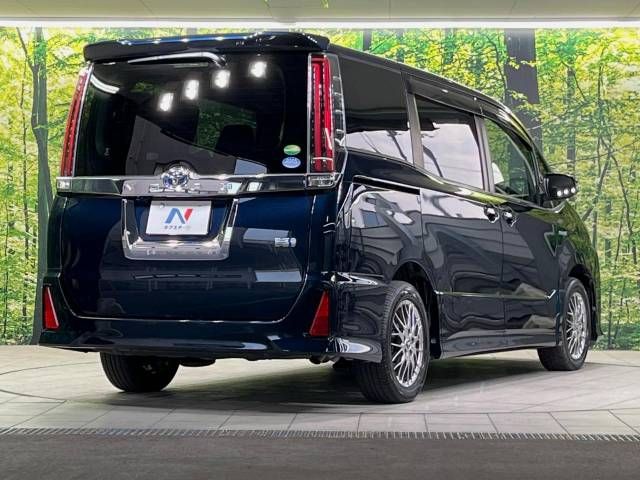 TOYOTA NOAH HYBRID 2017
