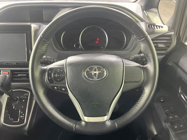 TOYOTA VOXY 2014