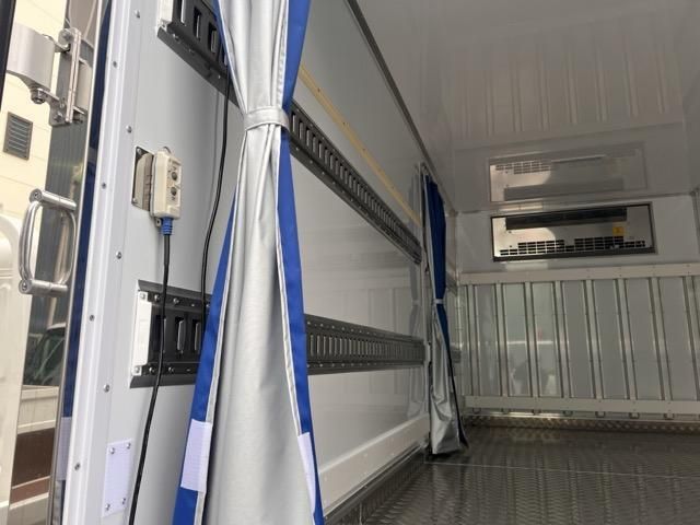 MITSUBISHI CANTER 2025