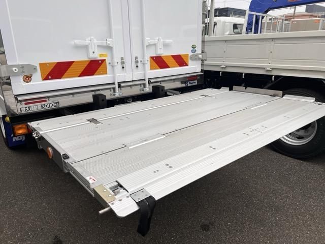 MITSUBISHI CANTER 2025