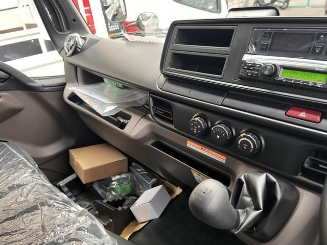 MITSUBISHI CANTER 2025