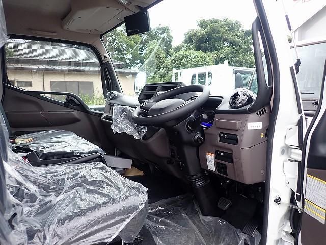 MITSUBISHI CANTER 2024