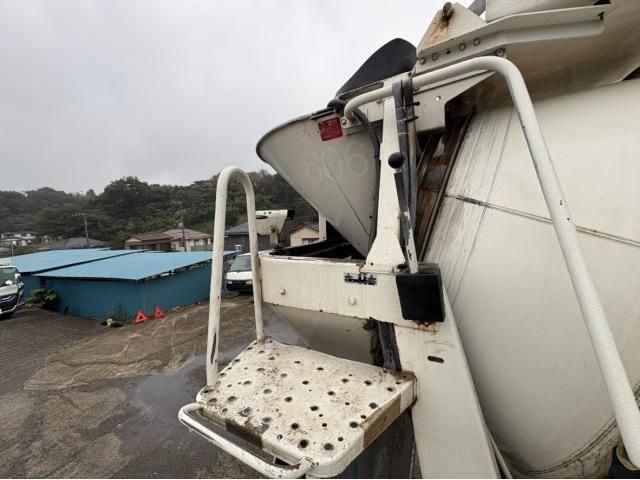 MITSUBISHI FUSOU SUPER GREAT 2018