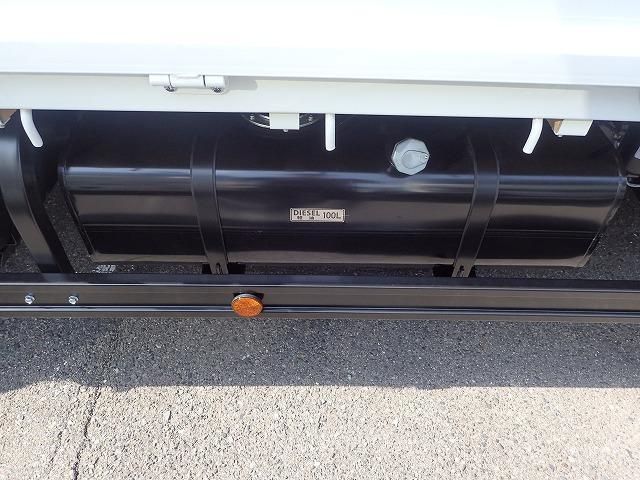 MITSUBISHI CANTER 2025