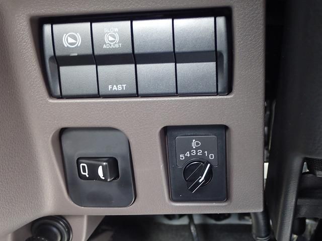 MITSUBISHI CANTER 2025