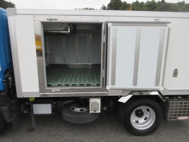 MITSUBISHI CANTER 2022