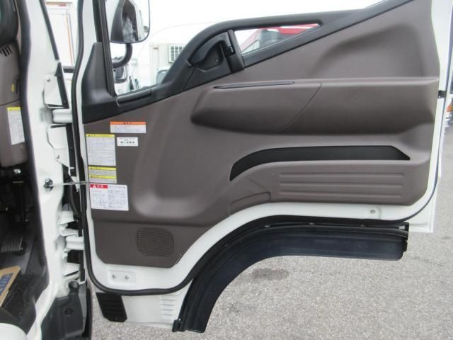 MITSUBISHI CANTER 2025